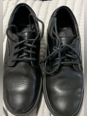 Clarks Black Leather Lace-Up Derby Shoes for Men